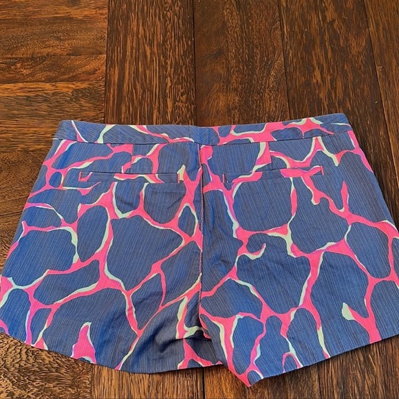 Women’s Lilly Pulitzer Shorts (0147) - Picture 2 of 3